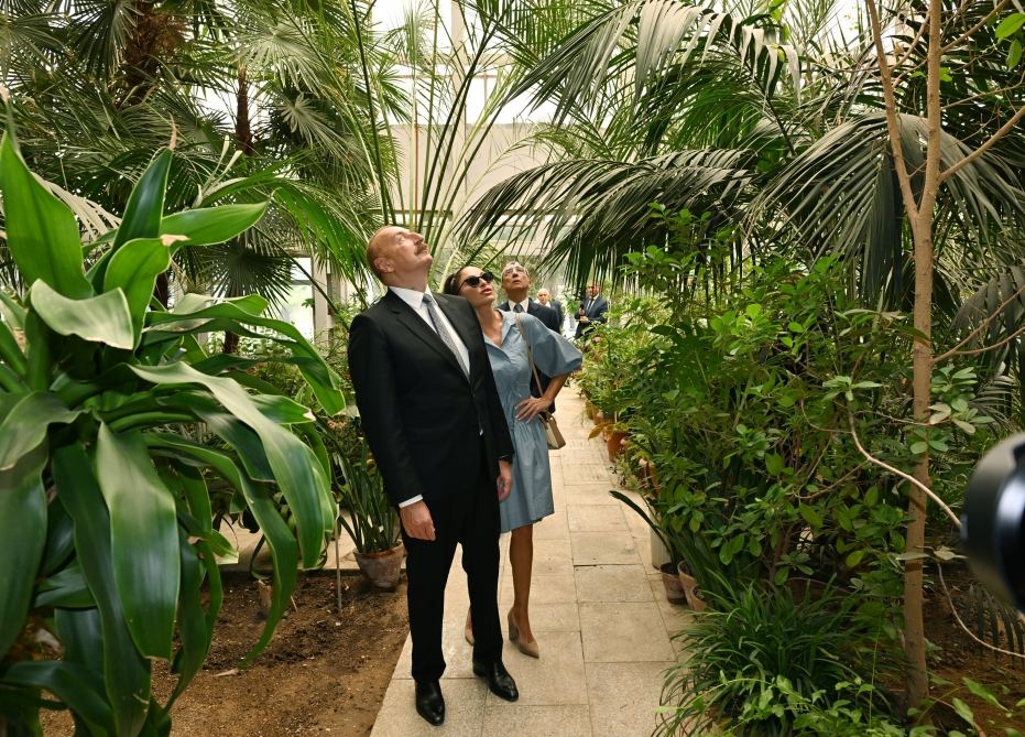 Президент Ильхам Алиев и Первая леди Мехрибан Алиева ознакомились с работами, проводимыми в Центральном ботаническом саду (ФОТО)