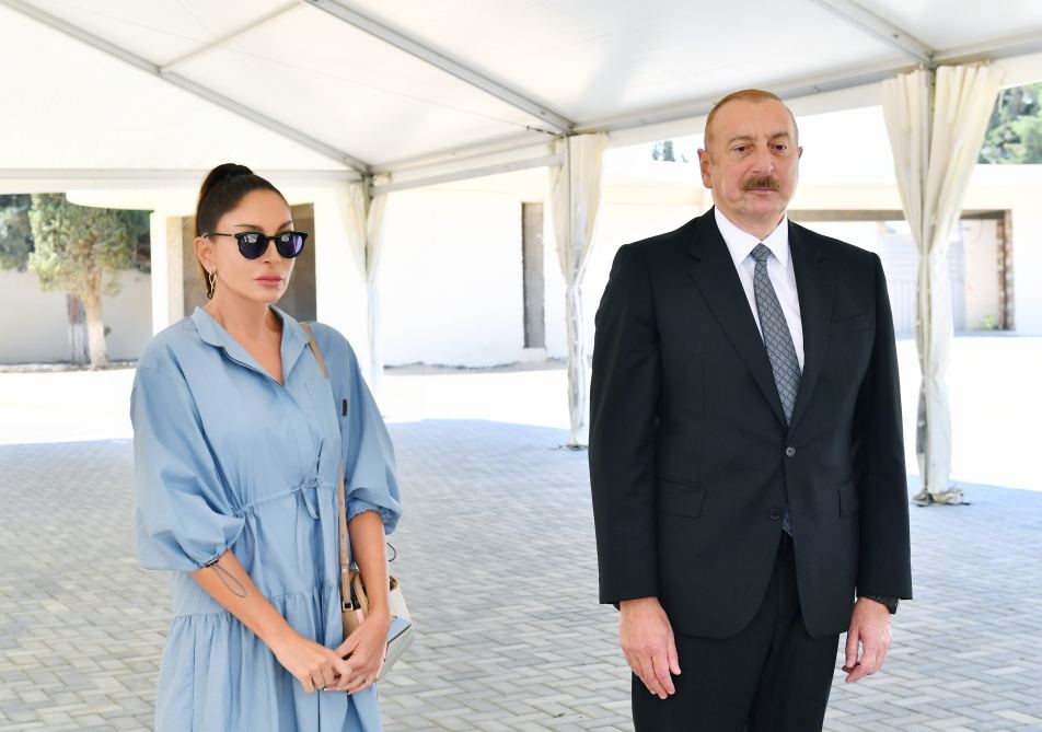 Президент Ильхам Алиев и Первая леди Мехрибан Алиева ознакомились с работами, проводимыми в Центральном ботаническом саду (ФОТО)