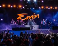 Кульминация Sea Breeze Summer Live – концерт Эмина Агаларова с участием Энгельберта Хампердинка (ФОТО)