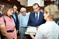 В Национальной библиотеке Азербайджана открылся уголок "Литература и искусство Узбекистана" (ФОТО)