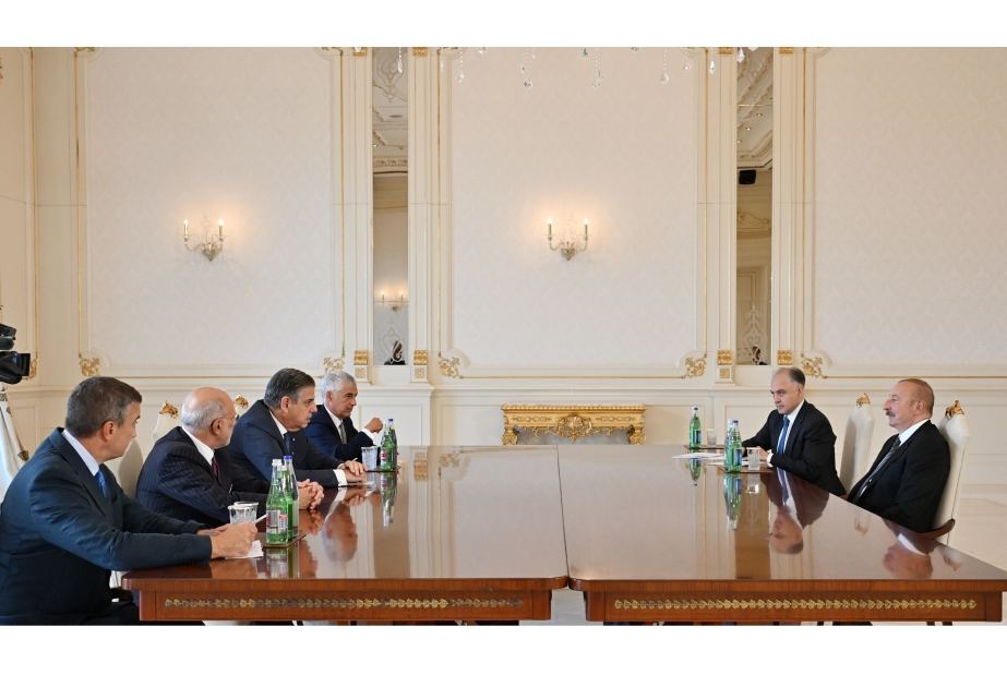 President Ilham Aliyev receives Chairman of Leonardo S.p.A (VIDEO)