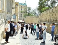 Деятели культуры Узбекистана совершили экскурсию по Ичеришехер (ФОТО/ВИДЕО)