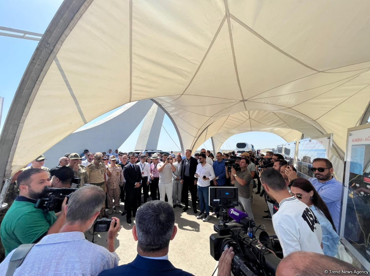 Members of diplomatic corps get acquainted with bridge construction over Khachin River in Azerbaijan's Aghdam (PHOTO)