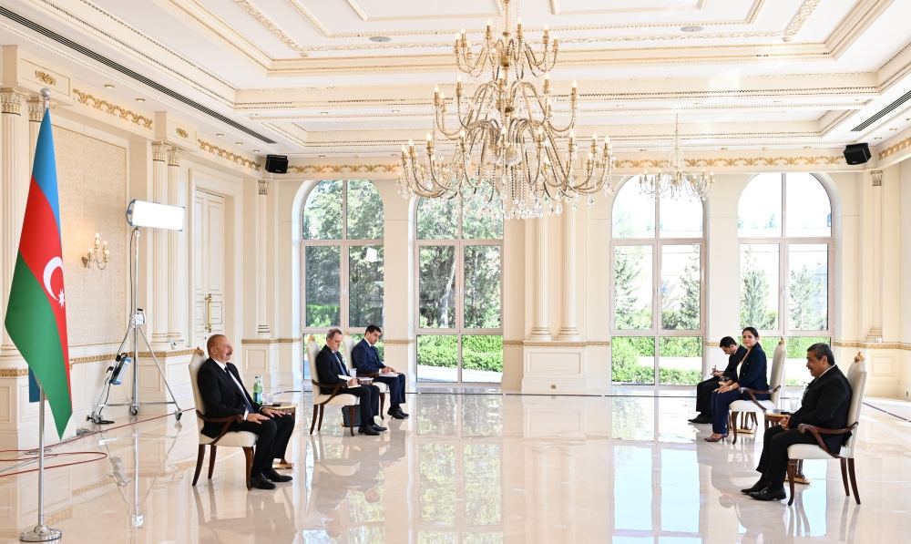 President Ilham Aliyev receives credentials of newly appointed ambassador of Colombia to Azerbaijan (PHOTO/VIDEO)