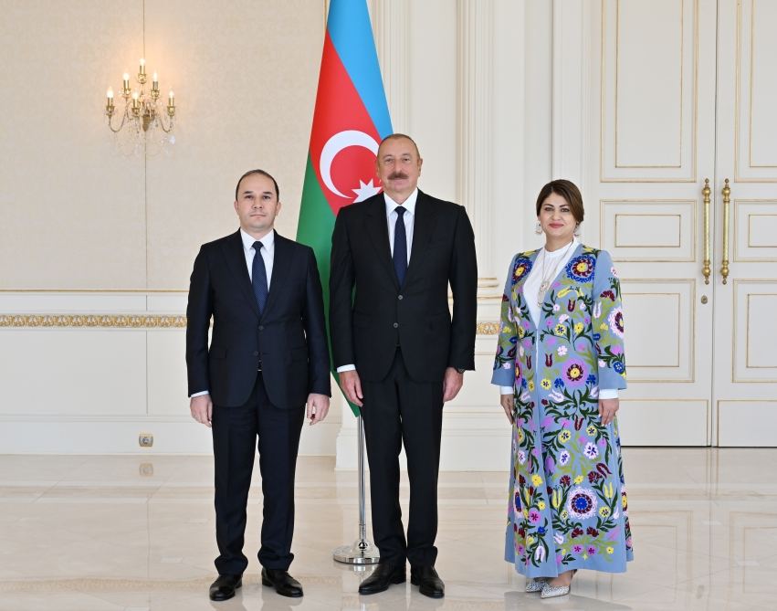 President Ilham Aliyev receives credentials of incoming ambassador of Tajikistan to Azerbaijan (PHOTO/VIDEO)