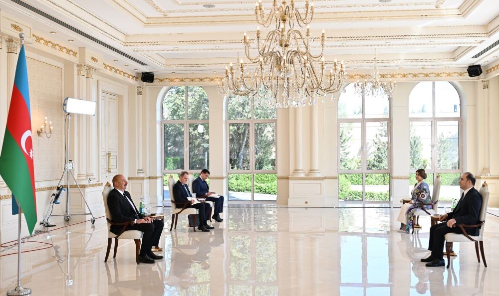 President Ilham Aliyev receives credentials of incoming ambassador of Tajikistan to Azerbaijan (PHOTO/VIDEO)
