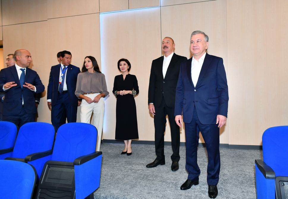 Президент Ильхам Алиев, Первая леди Мехрибан Алиева, Шавкат Мирзиёев и его супруга Зироатхон Мирзиёева приняли участие в открытии средней школы в Физули (ФОТО/ВИДЕО)