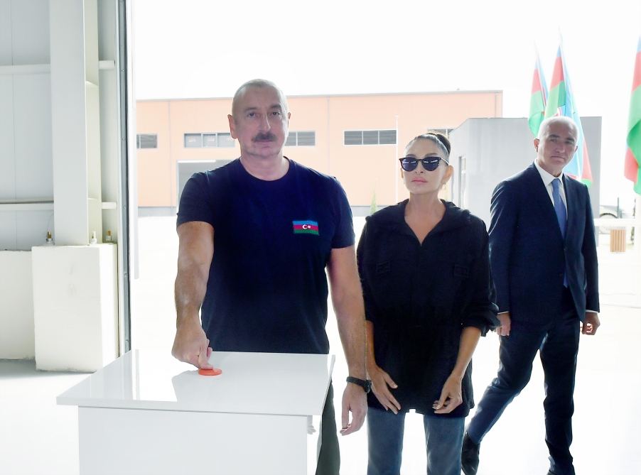 Президент Ильхам Алиев и Первая леди Мехрибан Алиева приняли участие в открытии мебельной фабрики в Лачинской промышленной зоне, ознакомились с условиями, созданными на ряде предприятий (ФОТО)