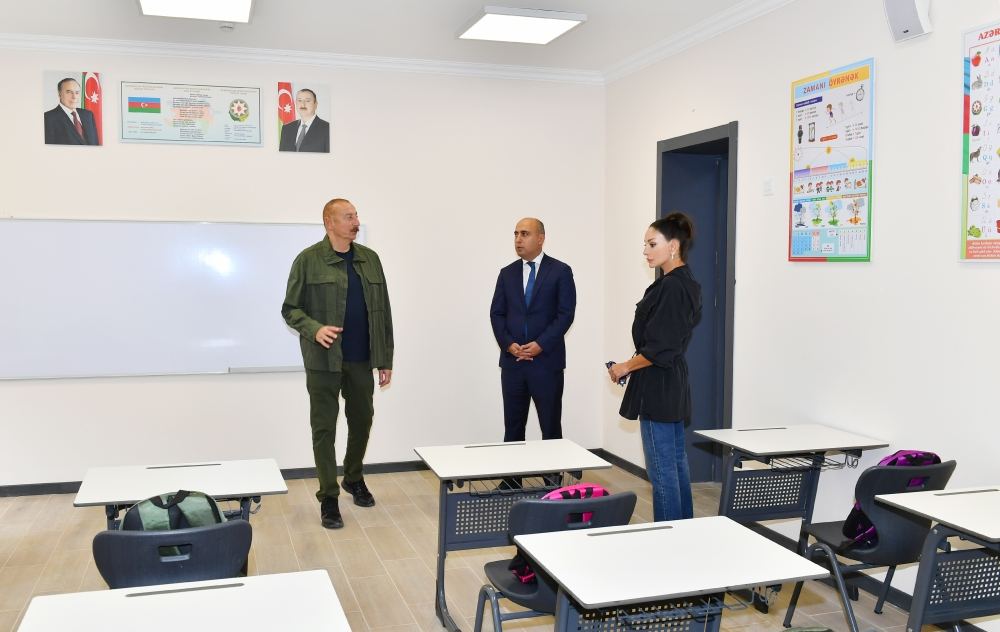 Президент Ильхам Алиев и Первая леди Мехрибан Алиева приняли участие в открытии после капитального ремонта полной средней школы номер 2 в Лачине (ФОТО)