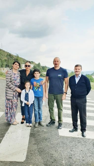 Президент Ильхам Алиев и Первая леди Мехрибан Алиева приняли участие в открытии после капитального ремонта полной средней школы номер 2 в Лачине (ФОТО)