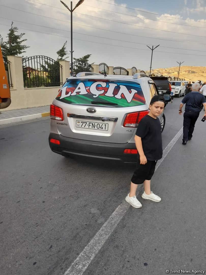 Начался первый этап возвращения семей в лачинское село Забух (ФОТО)