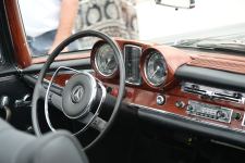 Перед Центром Гейдара Алиева прошла выставка классических автомобилей (ФОТО)