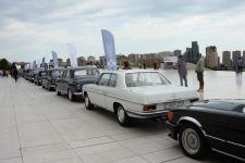 Перед Центром Гейдара Алиева прошла выставка классических автомобилей (ФОТО)