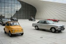 Перед Центром Гейдара Алиева прошла выставка классических автомобилей (ФОТО)