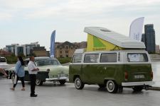 Перед Центром Гейдара Алиева прошла выставка классических автомобилей (ФОТО)