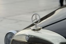 Перед Центром Гейдара Алиева прошла выставка классических автомобилей (ФОТО)