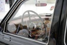 Перед Центром Гейдара Алиева прошла выставка классических автомобилей (ФОТО)