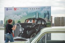 Перед Центром Гейдара Алиева прошла выставка классических автомобилей (ФОТО)