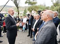 Президент Ильхам Алиев и Первая леди Мехрибан Алиева ознакомились с работой, проделанной в селе Забух Лачинского района, и встретились с жителями (ФОТО/ВИДЕО)