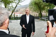 Президент Ильхам Алиев и Первая леди Мехрибан Алиева ознакомились с работой, проделанной в селе Забух Лачинского района, и встретились с жителями (ФОТО/ВИДЕО)