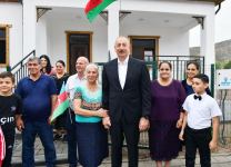 Президент Ильхам Алиев и Первая леди Мехрибан Алиева ознакомились с работой, проделанной в селе Забух Лачинского района, и встретились с жителями (ФОТО/ВИДЕО)