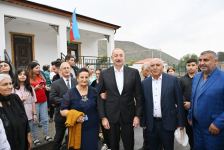 Президент Ильхам Алиев и Первая леди Мехрибан Алиева ознакомились с работой, проделанной в селе Забух Лачинского района, и встретились с жителями (ФОТО/ВИДЕО)