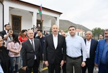 Президент Ильхам Алиев и Первая леди Мехрибан Алиева ознакомились с работой, проделанной в селе Забух Лачинского района, и встретились с жителями (ФОТО/ВИДЕО)