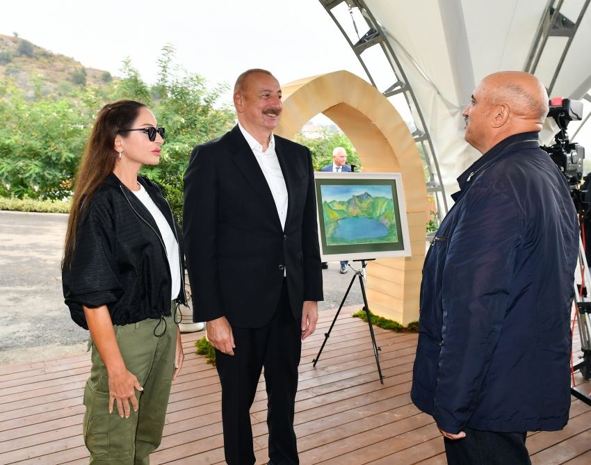 Президент Ильхам Алиев и Первая леди Мехрибан Алиева приняли участие в праздничных торжествах "День города Лачин" (ФОТО/ВИДЕО)