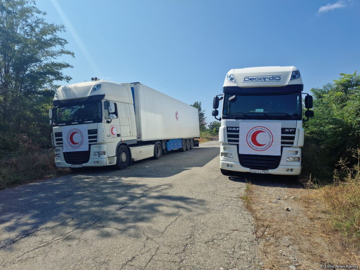 Convoy with 40 tons of flour sent from Baku awaits on Aghdam-Khankendi road for six day in a row (PHOTO)