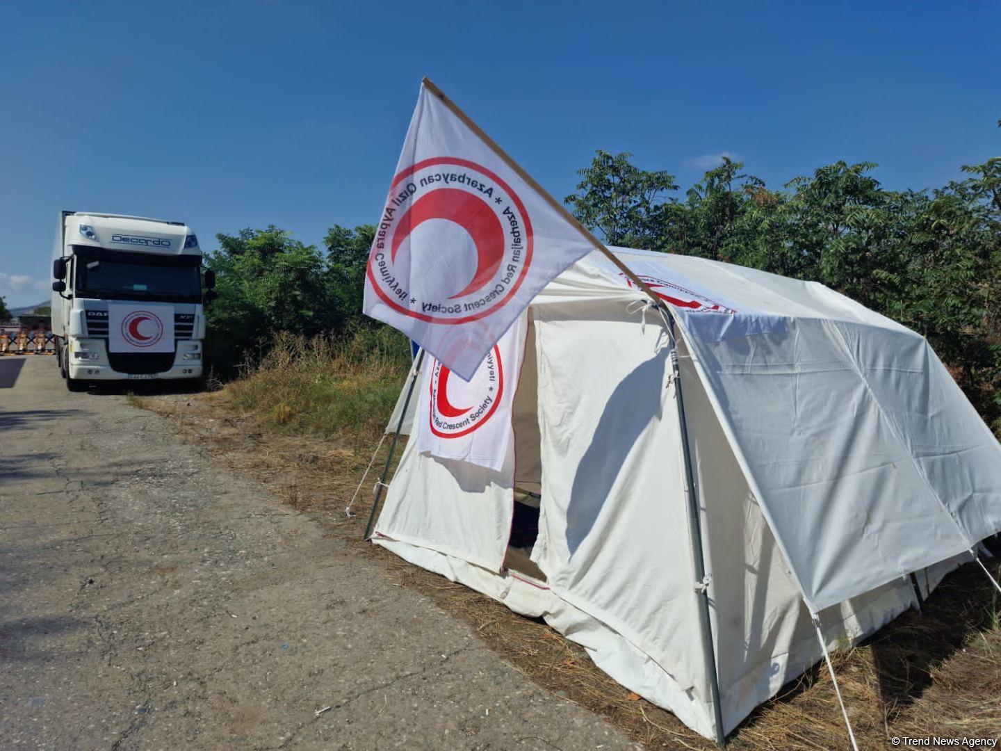 Convoy with 40 tons of flour sent from Baku awaits on Aghdam-Khankendi road for six day in a row (PHOTO)