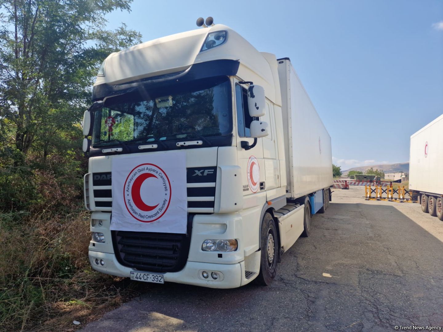 Convoy with 40 tons of flour sent from Baku awaits on Aghdam-Khankendi road for six day in a row (PHOTO)