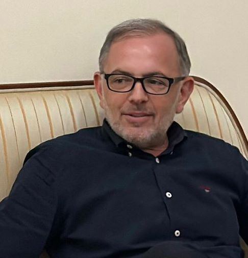 Директор Бакинской русдрамы Адалет Гаджиев о новом сезоне - премьеры, юбилеи, гастроли