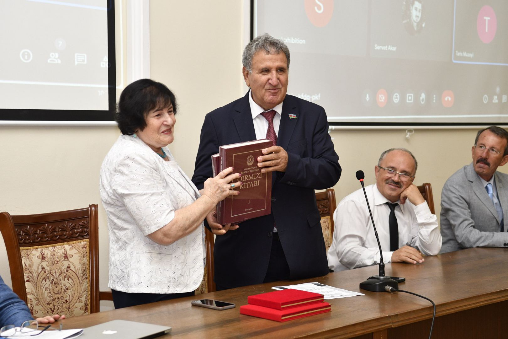 В Баку прошла международная конференция, посвященная академику Наиле Велиханлы (ФОТО)
