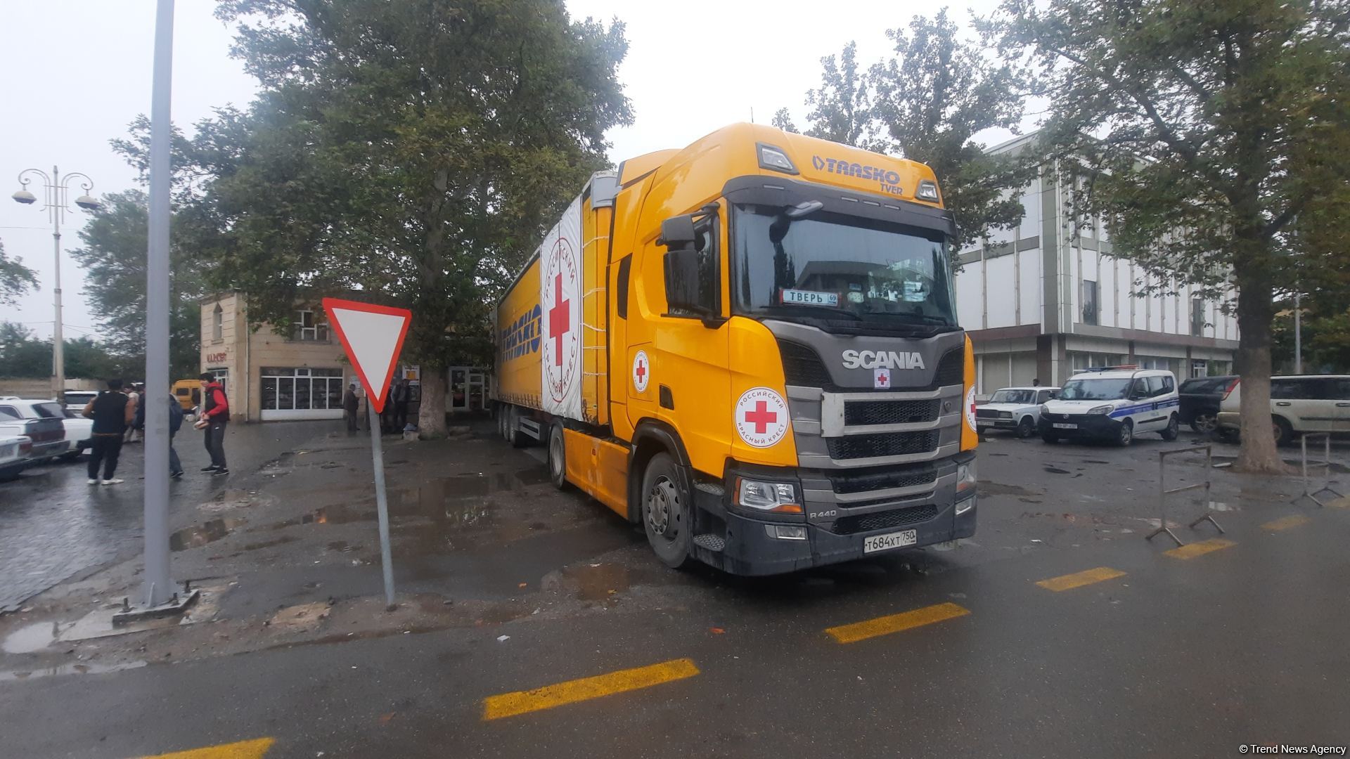 Food cargo from Russian Red Cross Society lingers for entry to Azerbaijan's Khankendi