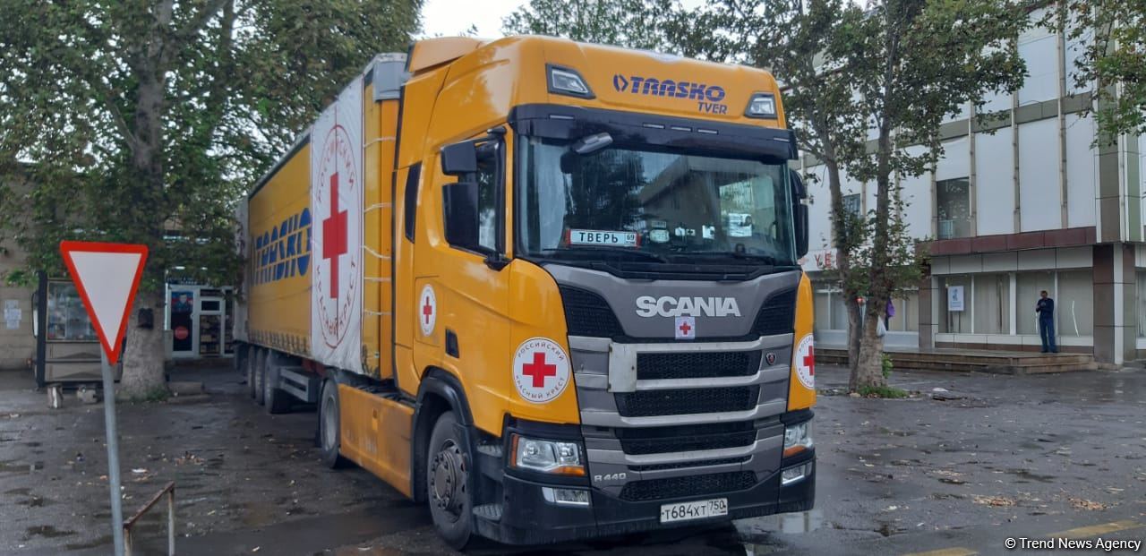 Грузовик с продовольствием из России второй день стоит в Барде (ФОТО)