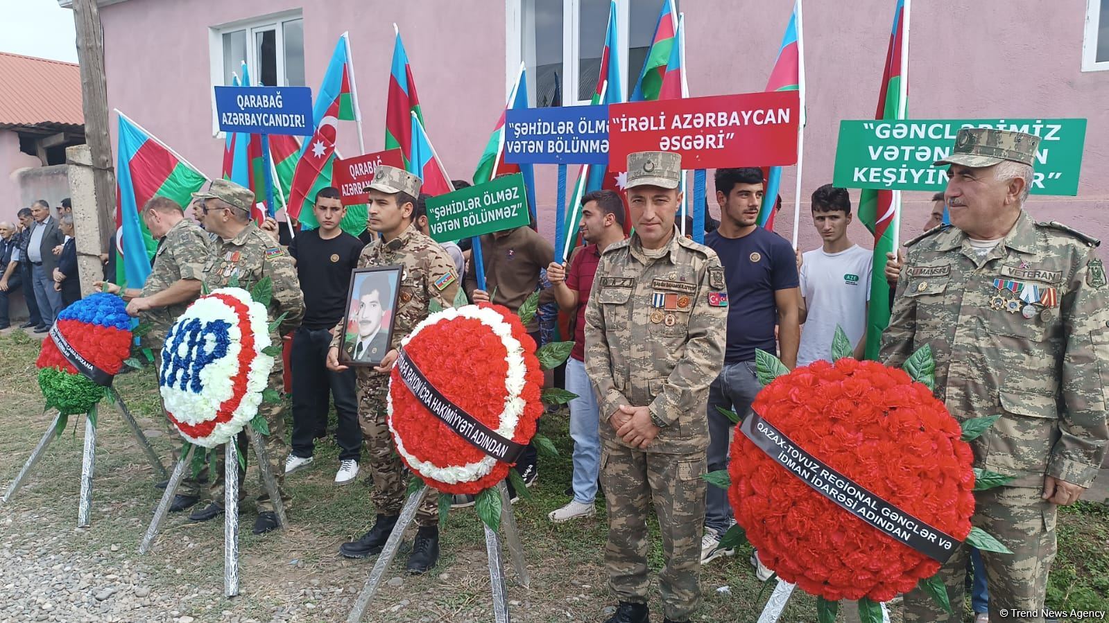 В Агстафе прощаются с шехидом, чьи останки были найдены в массовом захоронении в Физули (ФОТО)