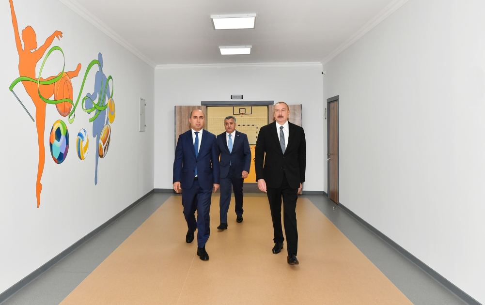 Президент Ильхам Алиев принял участие в открытии нового здания полной средней школы номер 11 города Хырдалан (ФОТО/ВИДЕО)