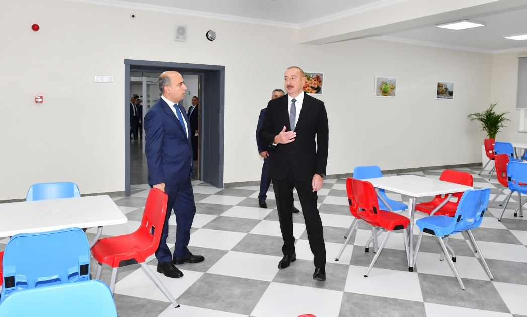 Президент Ильхам Алиев принял участие в открытии нового здания полной средней школы номер 11 города Хырдалан (ФОТО/ВИДЕО)