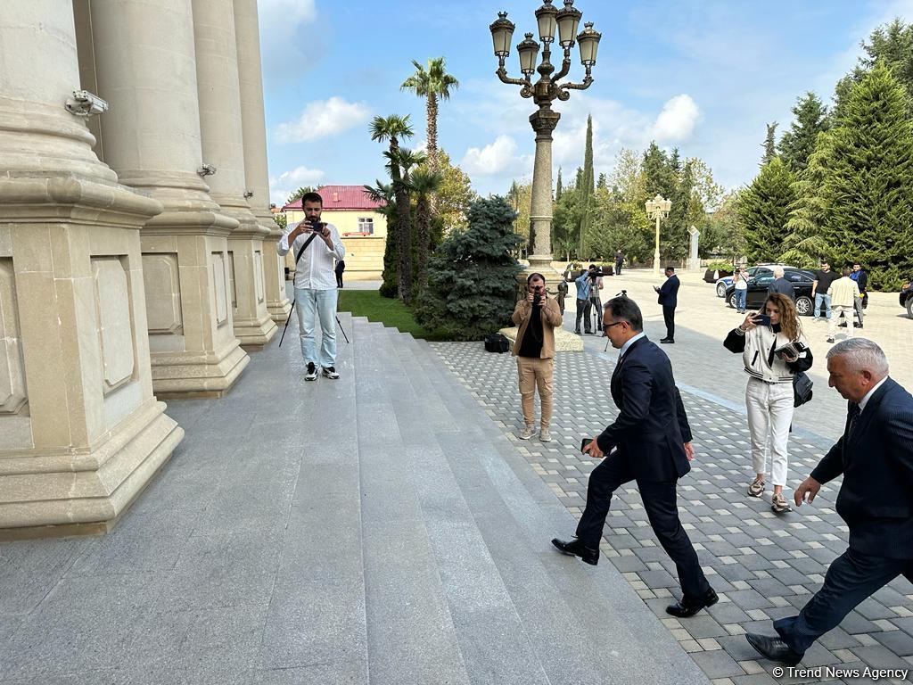 В Евлахе переговоры с представителями армянского меньшинства Карабаха ведет Рамин Мамедов (ФОТО)