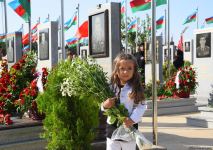 Азербайджанский народ чтит память шехидов Отечественной войны (ФОТО)