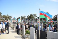 Азербайджанский народ чтит память шехидов Отечественной войны (ФОТО)