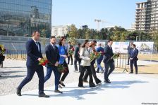 Государственные и общественные деятели Азербайджана продолжают посещать Парк Победы (ФОТО)