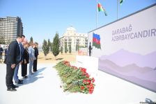 Государственные и общественные деятели Азербайджана продолжают посещать Парк Победы (ФОТО)