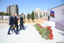 Государственные и общественные деятели Азербайджана продолжают посещать Парк Победы (ФОТО)