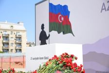 Государственные и общественные деятели Азербайджана продолжают посещать Парк Победы (ФОТО)