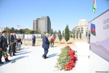 Государственные и общественные деятели Азербайджана продолжают посещать Парк Победы (ФОТО)