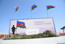 Государственные и общественные деятели Азербайджана продолжают посещать Парк Победы (ФОТО)