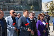 Государственные и общественные деятели Азербайджана продолжают посещать Парк Победы (ФОТО)