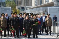 Государственные и общественные деятели Азербайджана продолжают посещать Парк Победы (ФОТО)