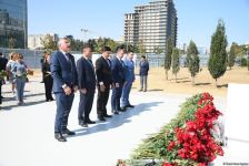 Государственные и общественные деятели Азербайджана продолжают посещать Парк Победы (ФОТО)